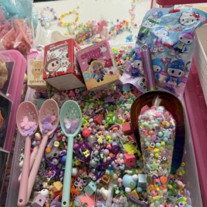 Kawaii Perlen Konfetti Schaufel– (TikTok Live mit Charms & kleinen Überraschungen)