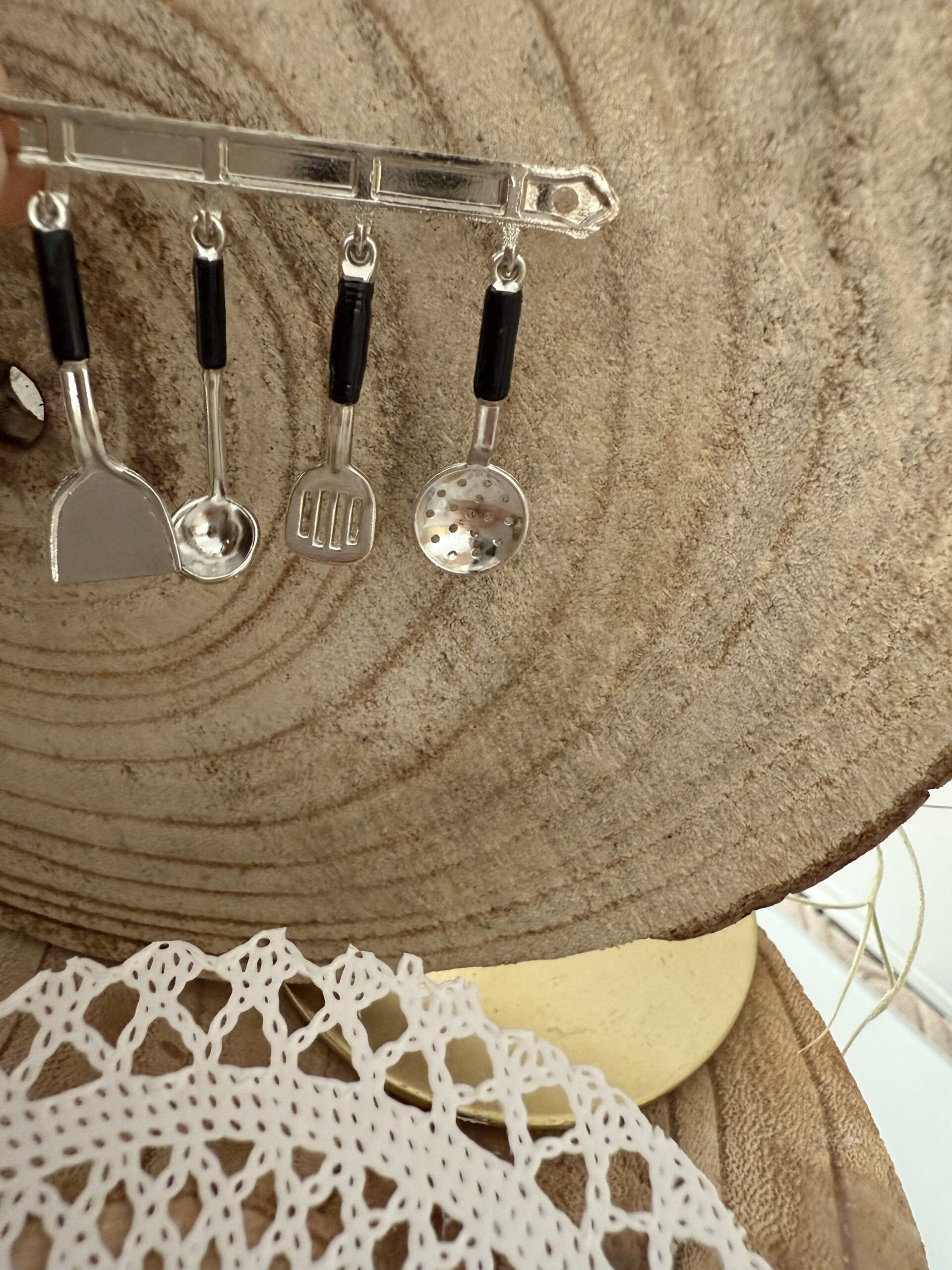 Wichtel-Küchenzubehör: Miniatur-Küchenhelfer in Silberoptik