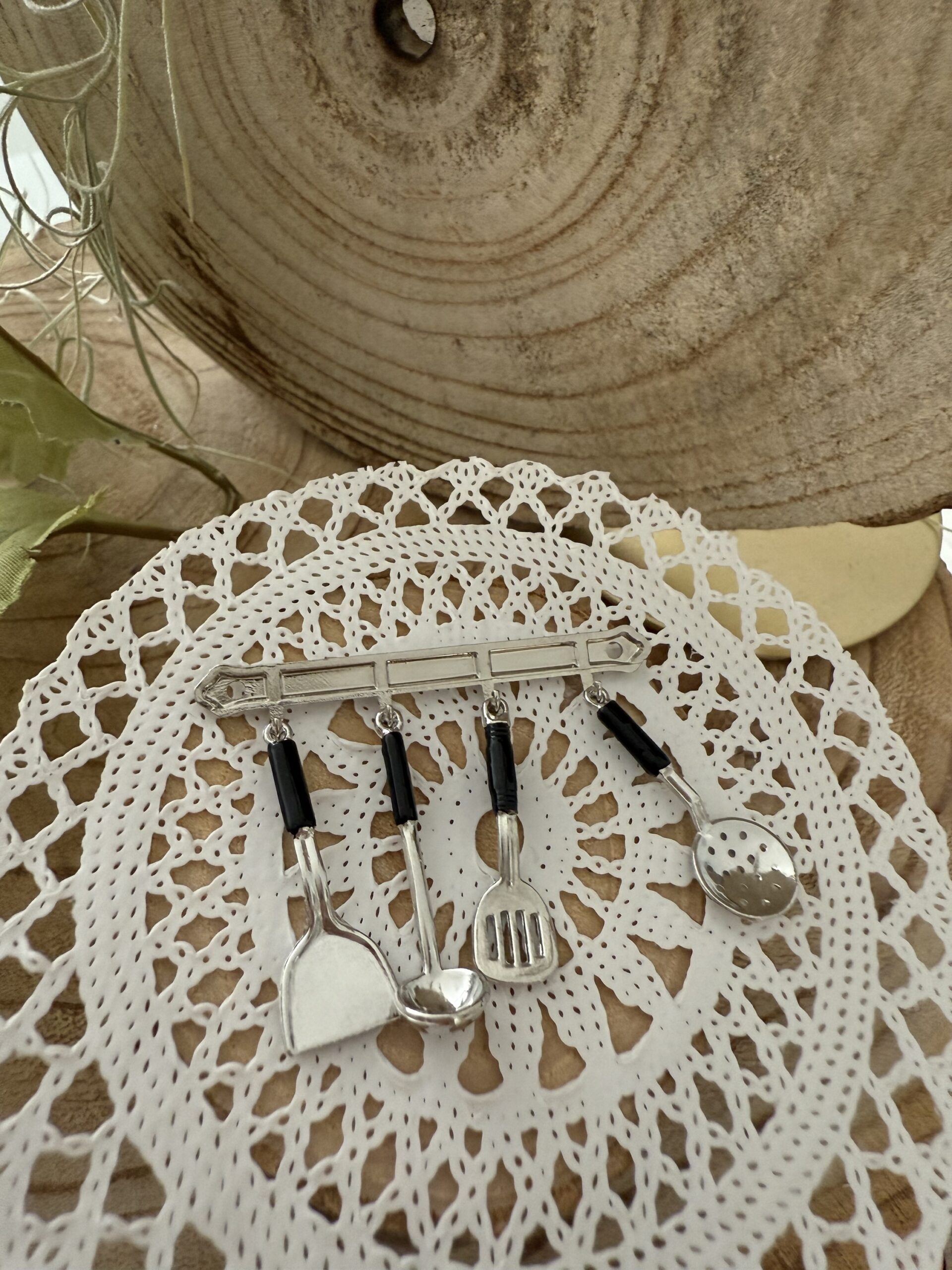 Wichtel-Küchenzubehör: Miniatur-Küchenhelfer in Silberoptik – Bild 2